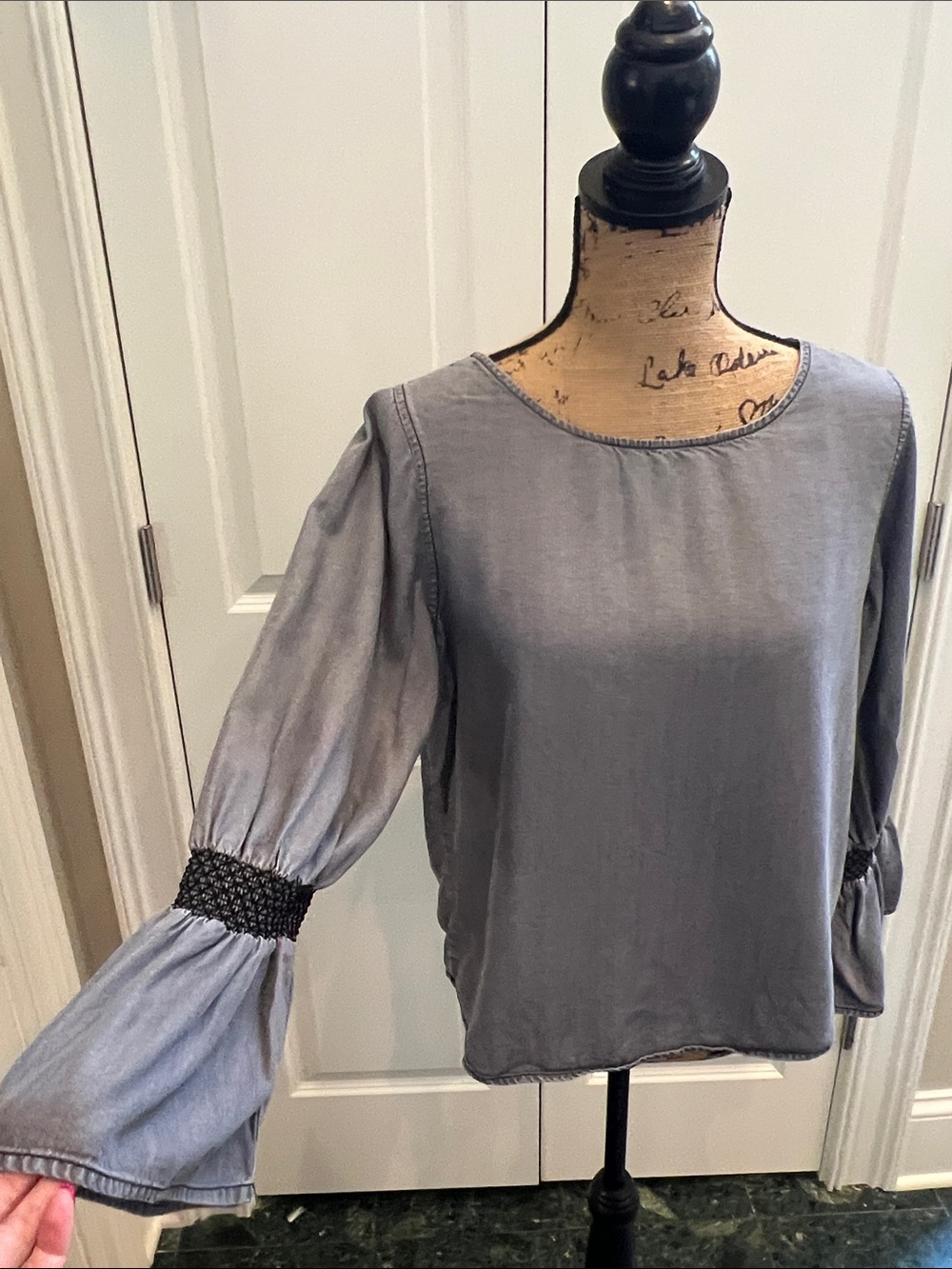 Gap Denim Sz M Women's Grey Ruffle Sleeve Embroidered Cuff Top Boho Western